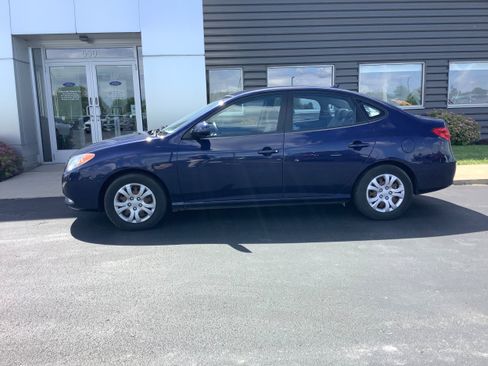 Used 2010 Hyundai Elantra GLS FWD image 2