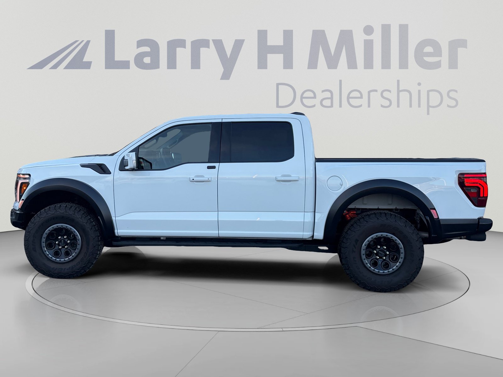 Used 2025 Ford F150 Raptor AWD/4WD image 2