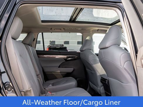New 2026 Toyota Highlander Platinum image 15
