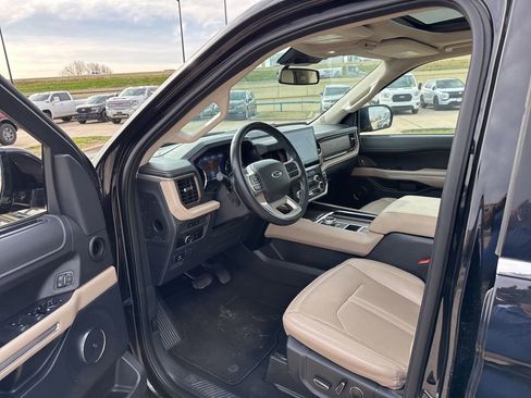 Used 2024 Ford Expedition Limited image 19