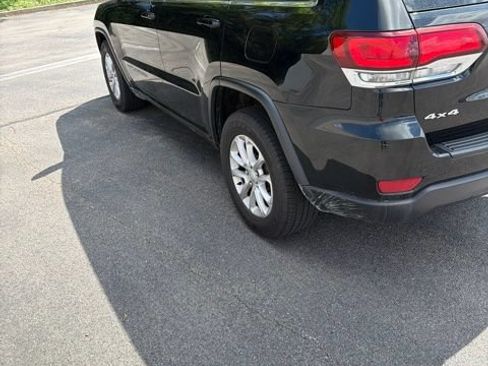 Used 2021 Jeep Grand Cherokee Laredo w/ Security & Convenience Group AWD/4WD image 3
