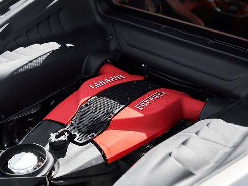 Used 2020 Ferrari F8 Tributo image 29