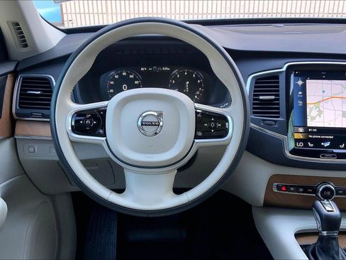 Used 2021 Volvo XC90 T6 Momentum w/ Climate Package image 5