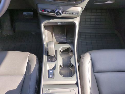 New 2025 Volvo XC40 B5 Core w/ Protection Package Premier image 17