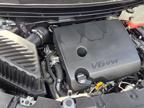 Used 2023 Chevrolet Traverse High Country FWD image 23