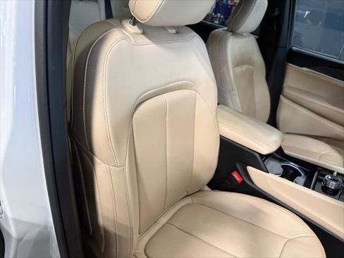 Certified 2025 Jeep Grand Cherokee Limited w/ Luxury Tech Group II image 14