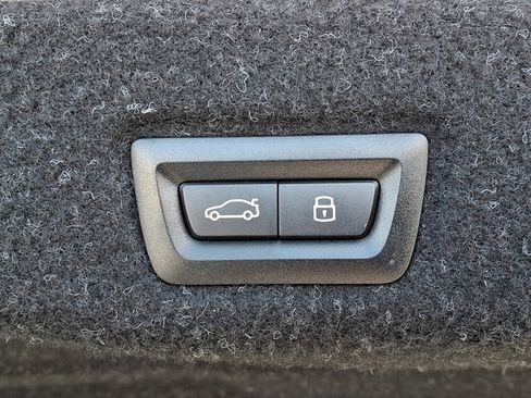 Certified 2025 BMW i5 xDrive40 w/ M Sport Package AWD/4WD image 33