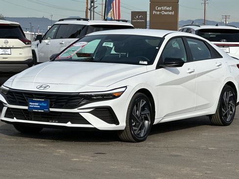 Certified 2025 Hyundai Elantra SEL image 8