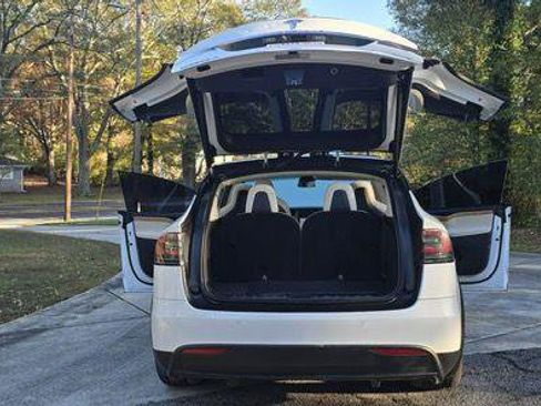 Used 2018 Tesla Model X 75D image 16