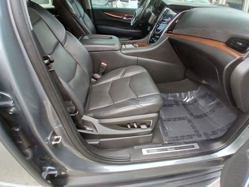 Used 2019 Cadillac Escalade Luxury image 24
