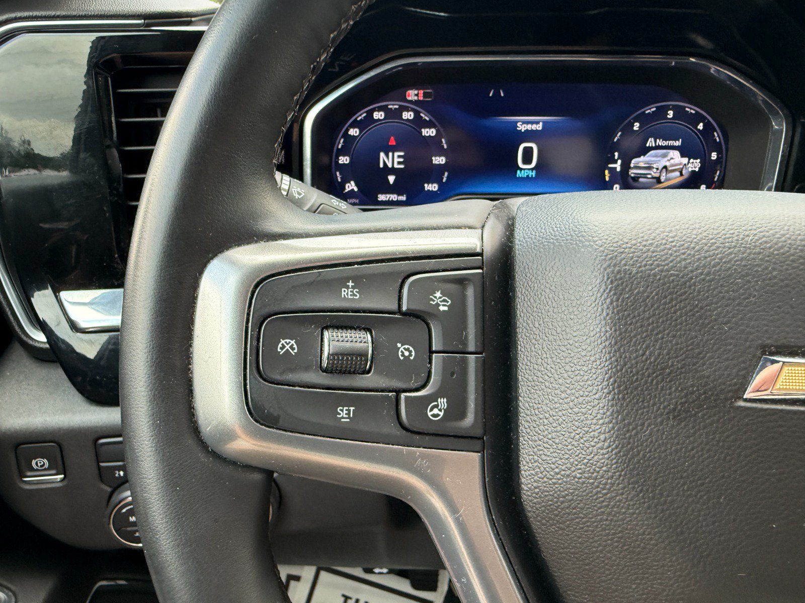 Certified 2024 Chevrolet Silverado 1500 LT AWD/4WD image 25