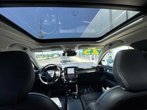 Certified 2025 Volvo XC40 B5 Core AWD/4WD image 18