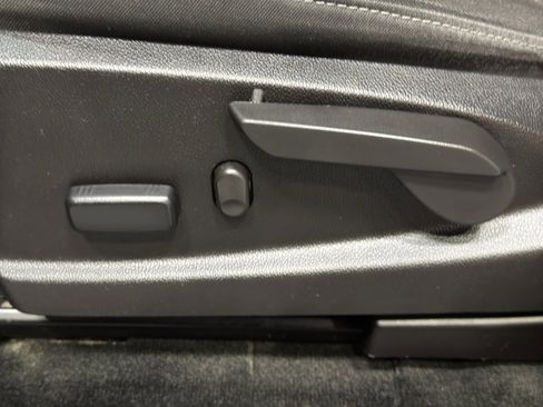 Used 2018 GMC Canyon SLE w/ Nightfall Edition image 15