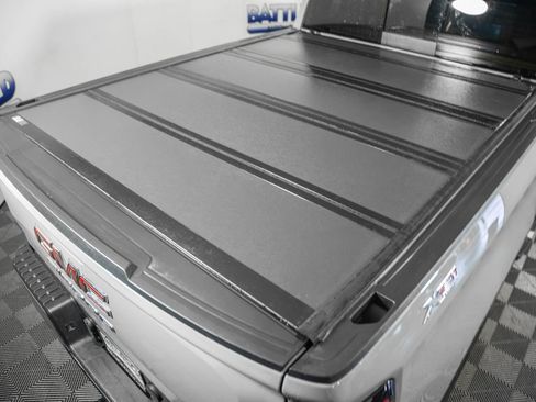 Used 2024 GMC Sierra 1500 SLE w/ Preferred Package image 9