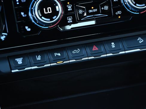 Used 2025 GMC Sierra 2500 AT4 w/ AT4 Premium Plus Package image 22