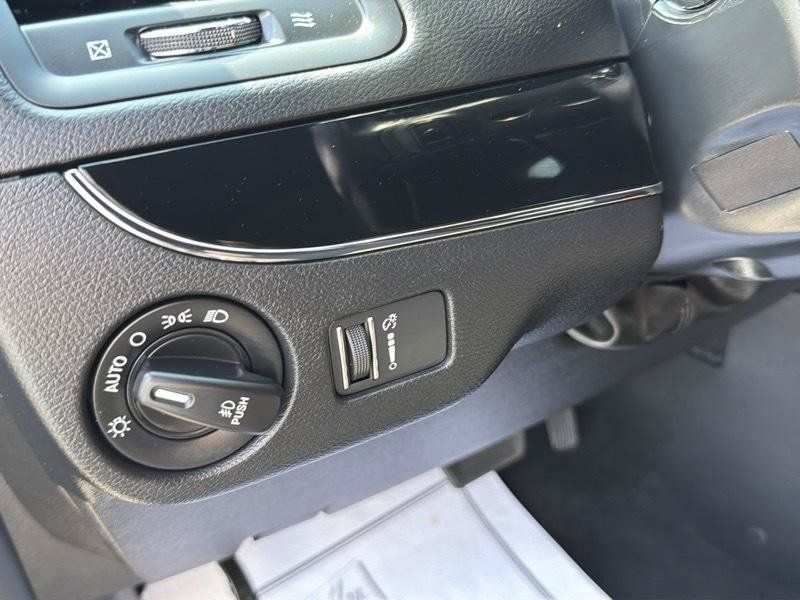 Used 2020 Dodge Grand Caravan SE FWD image 17