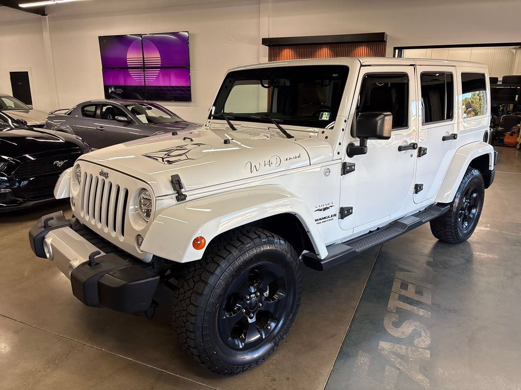 Used 2015 Jeep Wrangler Unlimited Sahara w/ Connectivity Group AWD/4WD image 3