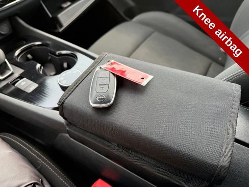 Used 2023 Nissan Rogue S AWD/4WD image 30
