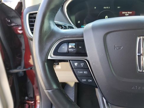 Used 2019 Lincoln Nautilus Select image 24