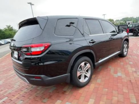 Certified 2025 Honda Pilot EX-L image 9