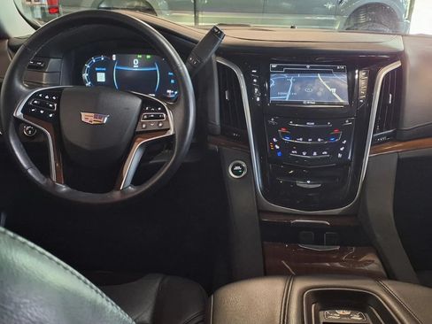 Used 2020 Cadillac Escalade Luxury w/ Escalade Sport Edition AWD/4WD image 19