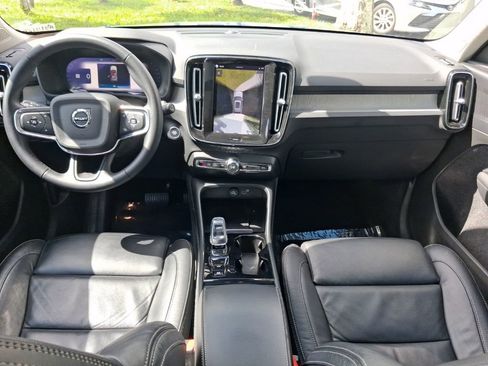 Used 2023 Volvo XC40 B4 Plus w/ Driver Assist Package FWD image 9