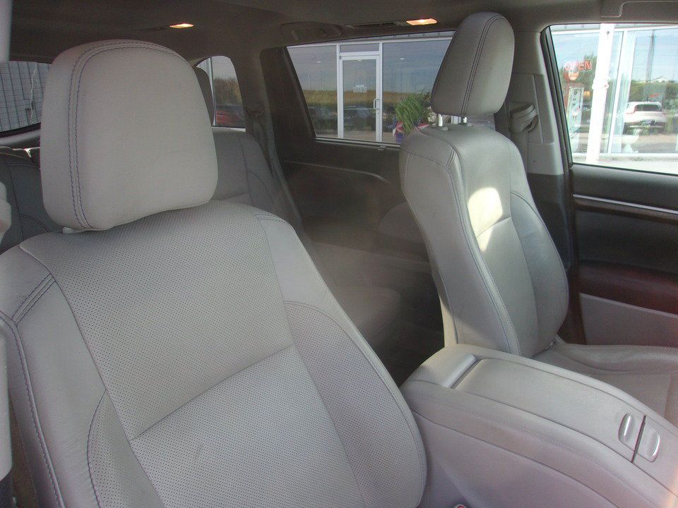 Used 2014 Toyota Highlander Limited AWD/4WD image 13