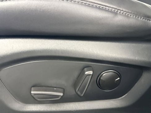 Used 2022 Ford Explorer XLT w/ Equipment Group 202A image 12