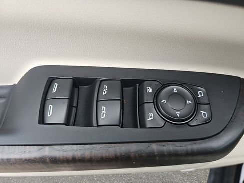 Used 2023 GMC Acadia Denali w/ Denali Ultimate Package image 30