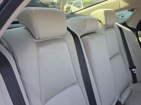 Used 2018 Honda Accord EX image 32