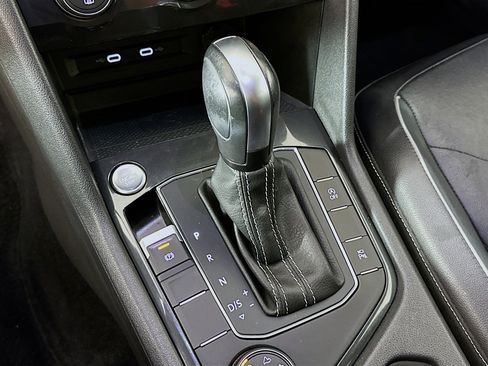 Used 2021 Volkswagen Tiguan SEL Premium R-Line image 25