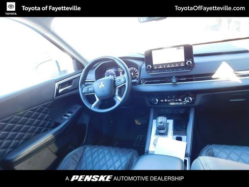 Used 2023 Mitsubishi Outlander SEL image 3