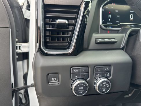 Used 2024 GMC Sierra 2500 Denali w/ Technology Package AWD/4WD image 19