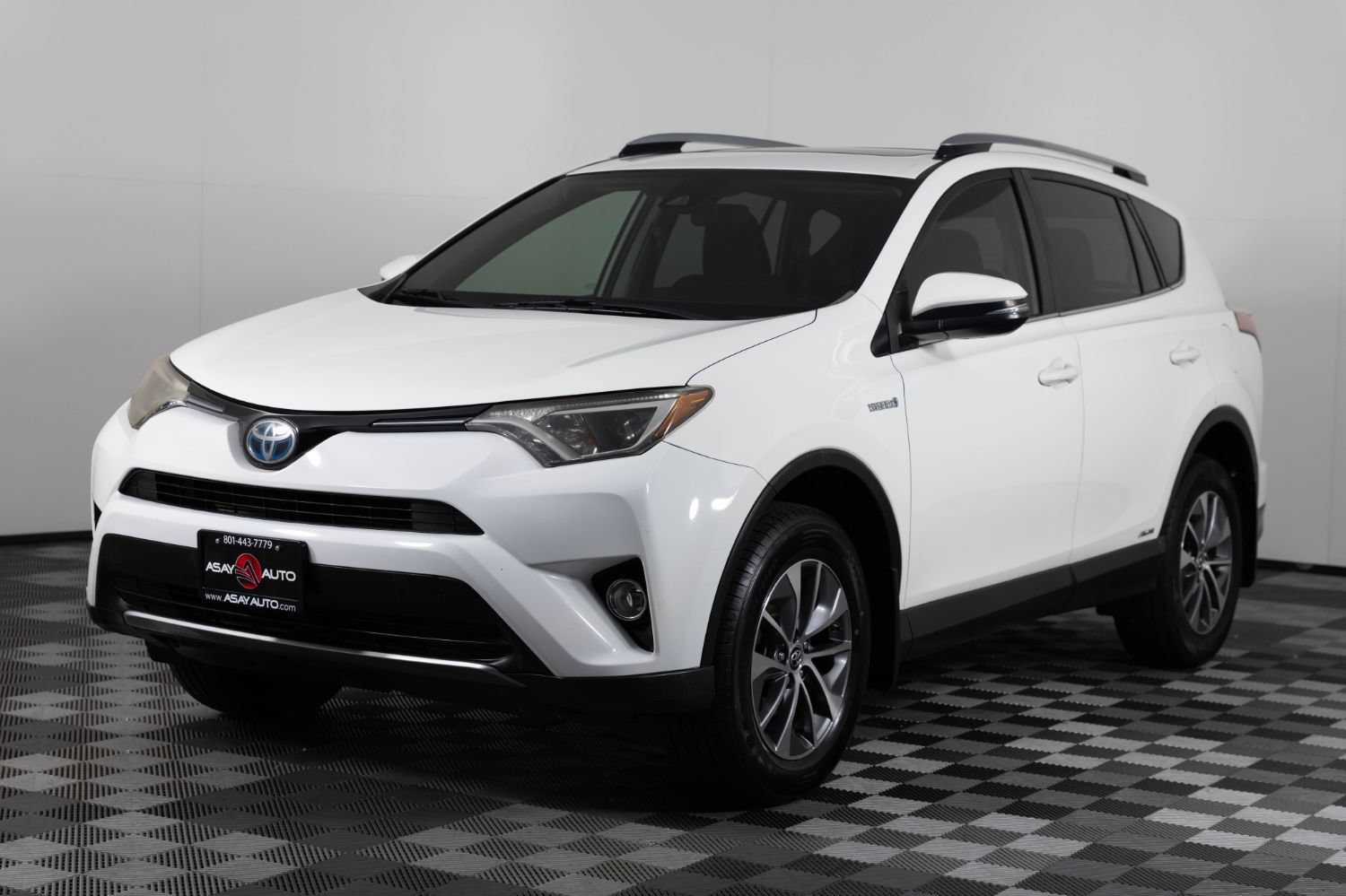 Used 2018 Toyota RAV4 XLE w/ Carpet Mat Package AWD/4WD image 2