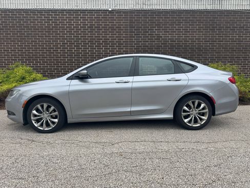Used 2015 Chrysler 200 S image 2