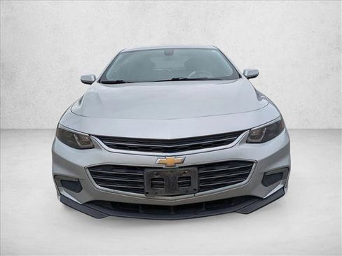 Used 2018 Chevrolet Malibu LT image 2