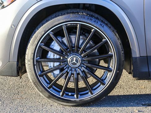 Used 2025 Mercedes-Benz GLA 35 AMG 4MATIC image 12