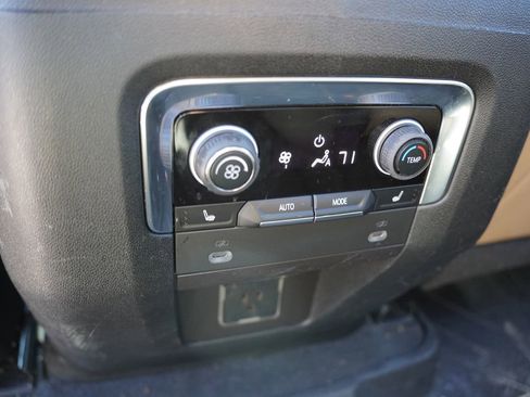 Used 2021 Chevrolet Suburban Premier w/ Premium Package image 4