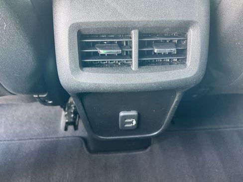 Used 2022 Chevrolet Equinox LT FWD image 16