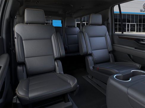 New 2025 Chevrolet Suburban Premier image 17