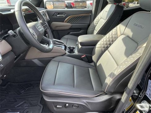 Used 2025 GMC Canyon Denali image 13