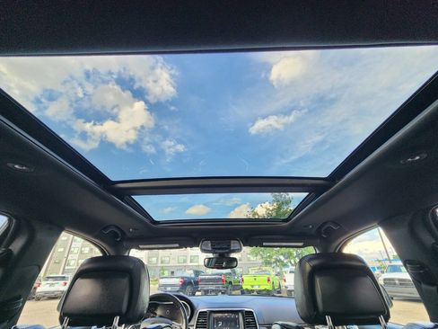 Used 2018 Jeep Grand Cherokee Overland image 19