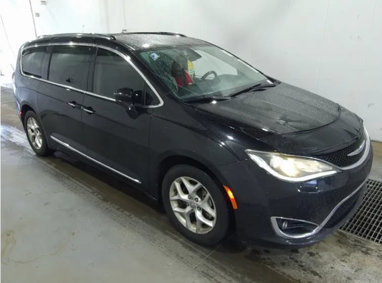 Used 2020 Chrysler Pacifica Touring-L w/ Tire & Wheel Group FWD image 1