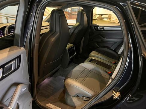 Used 2022 Porsche Cayenne PlatinumEditionCoupe/Hybrid/Ht image 23