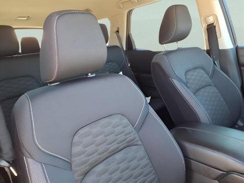 Used 2024 Nissan Pathfinder SV image 18