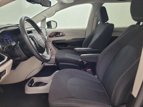 Used 2023 Chrysler Voyager LX FWD image 17