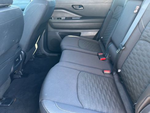 Used 2025 Nissan Pathfinder SV image 18