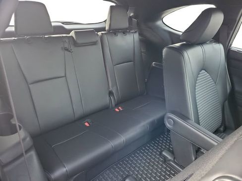 Used 2024 Toyota Highlander XLE image 29
