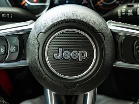 Used 2022 Jeep Wrangler Unlimited Sahara w/ LED Lighting Group AWD/4WD image 30