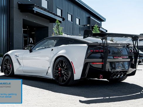 Used 2016 Chevrolet Corvette Z06 w/ 3LZ Preferred Equipment Group RWD image 2